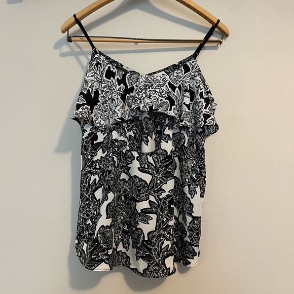 Express Floral sleeveless top, adjustable straps, keyhole open back. Size XS - Picture 2 of 3